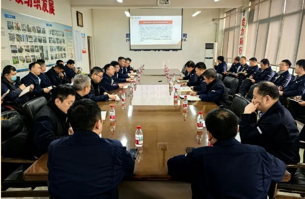 12月31日，鄭紡機黨委書記、董事長、總經理呂宏斌深入生產制 